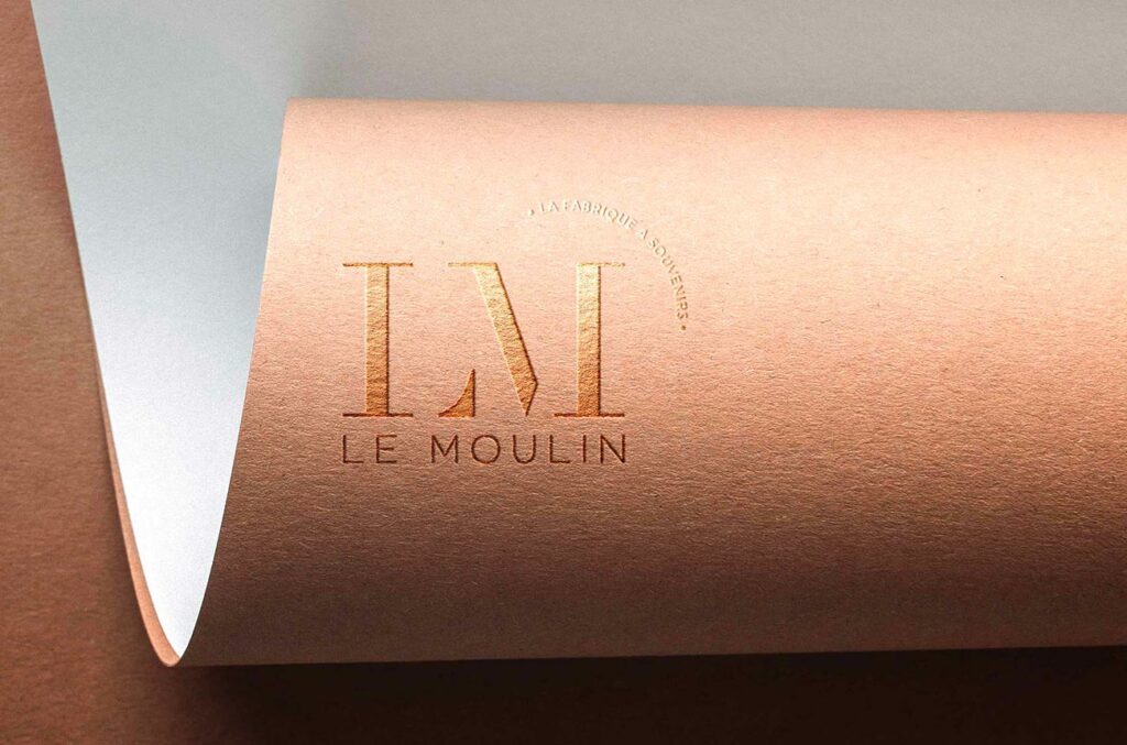 Logo Le Moulin. Embossage papier